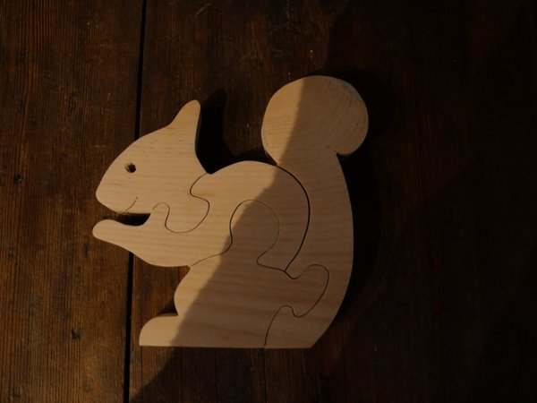 Puzzle bois enfant écureuil à décorer, artisanal, à retrouver dans notre magasin à termignon