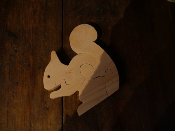 Puzzle bois enfant écureuil à décorer, artisanal, à retrouver dans notre magasin à termignon
