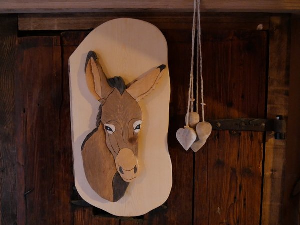 Décoration, âne sculpté en bois, artisanat, à retrouver dans notre commerce val cenis termignon