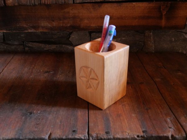 Pot à crayon en bois de pin cembro commerces de termignon