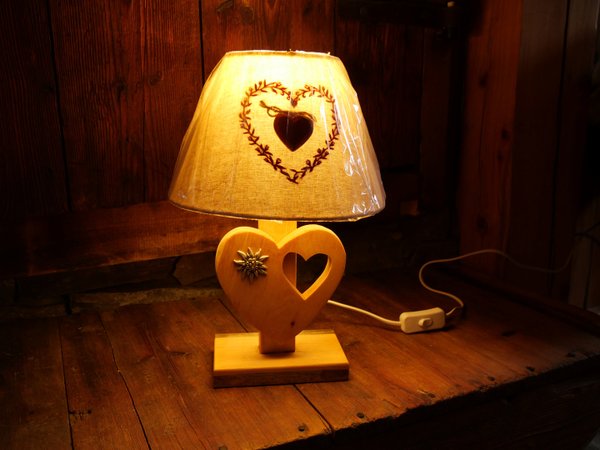 Lampe de chevet, cœur bois, edelweiss, artisanale, lampe en bois, boutiques de val cenis